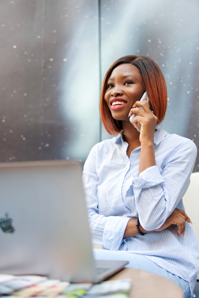 Contact Rarelogyx - Lady on the phone